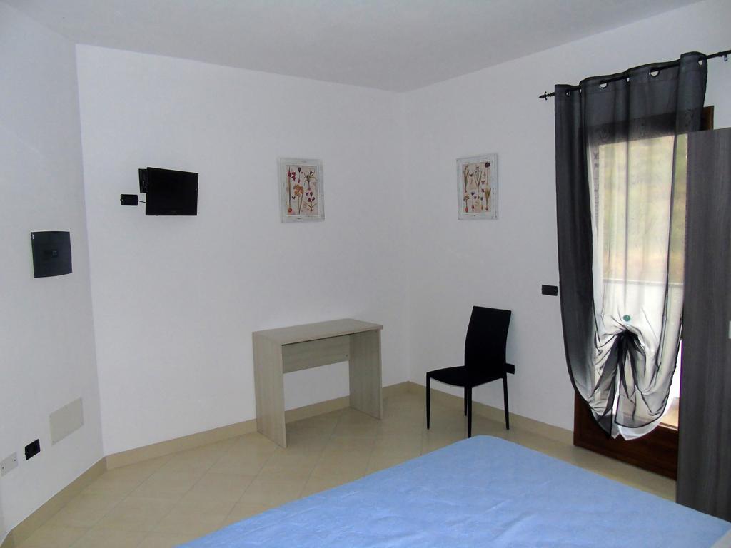B&Birs Oliena Δωμάτιο φωτογραφία