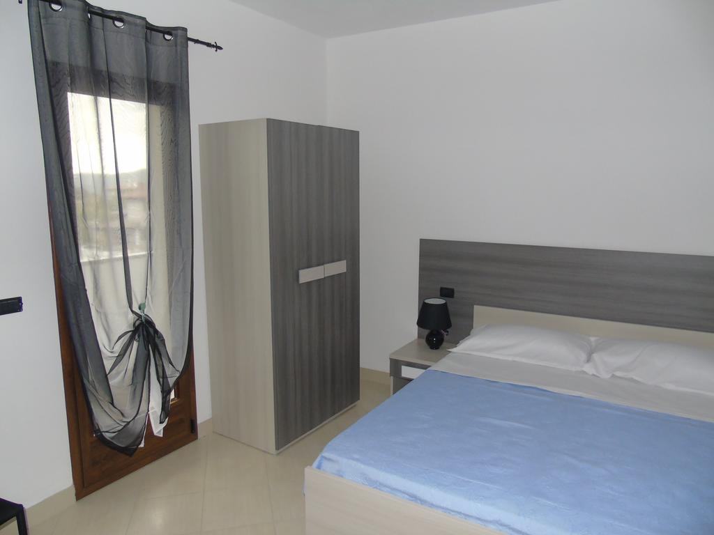 B&Birs Oliena Δωμάτιο φωτογραφία